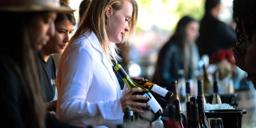 La celebración tendrá catas verticales masterclasses únicas música en vivo una exquisita oferta culinaria de mar y tierra. Foto Viña Casa Marín.