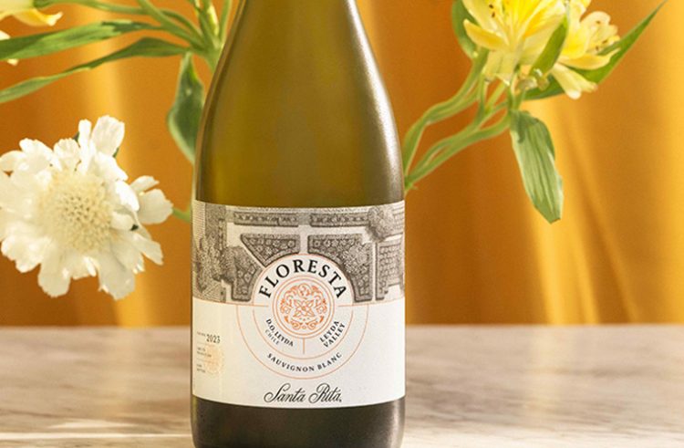 Vino-de-clima-frio-y-cosecha-tardia-hecho-de-uvas-que-nacen-a-solo-12-kilometros-del-Oceano-Pacifico-en-San-Antonio-Valle-de-Leyda