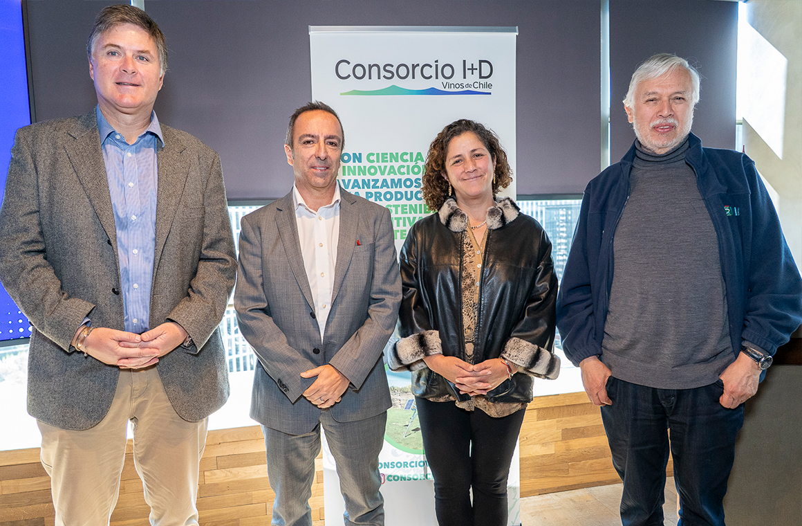 carlos furche dir nac inia chile mario pablo silva presidente consorcio i+d vinos de chile y macarena aljaro directora programas y consorcios tecnológicos encabezaron el lanzamiento - de chile al paladar | noticias del vino en chile