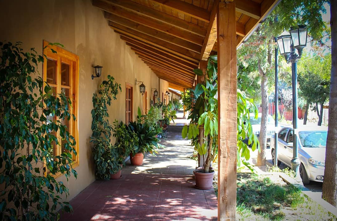 en el centro histórico de lolol declarado zona típica la arquitectura colonial y las tradiciones rurales dan forma a su identidad patrimonial - de chile al paladar | noticias del vino en chile