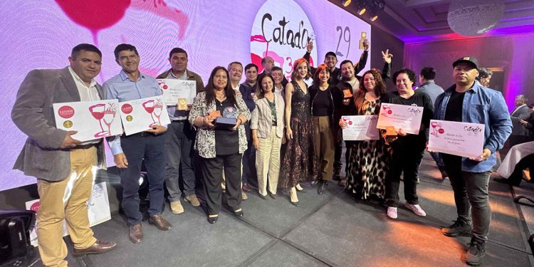 entre las viñas premiadas figuran trifulca cortez el guindo guarilihue familiar hermanos díaz la kura la misión de francisco san luis tres c y viejo encino - de chile al paladar | noticias del vino en chile #image_title