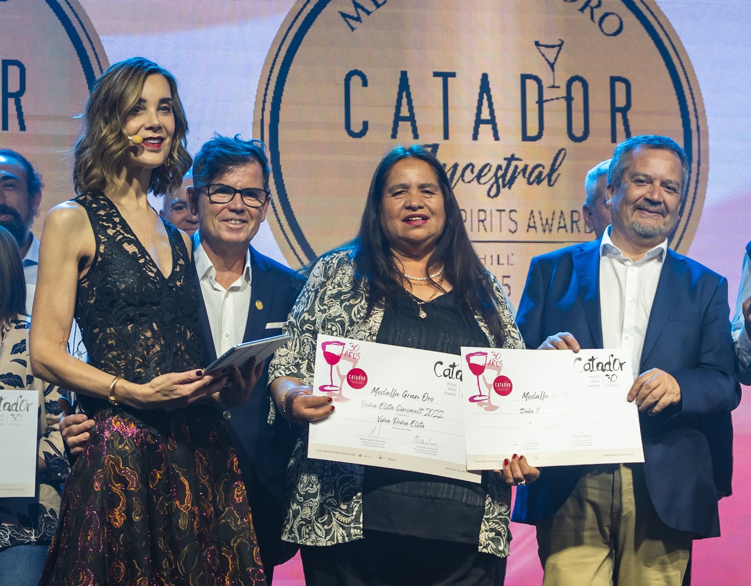 elia fierro, productora de viña doña elita, ganadora de gran oro y mejor vino ancestral en catad'or 2025 - de chile al paladar | noticias del vino en chile