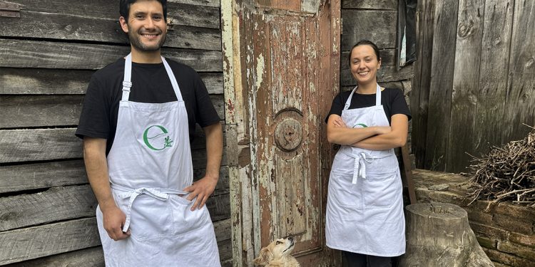sebastián mardones y ana Álamos creadores de entorno en rengo región de ohiggins - de chile al paladar | noticias del vino en chile Sebastián Mardones y Ana Álamos creadores de Entorno en Rengo región de OHiggins. Foto: De Chile Al Paladar