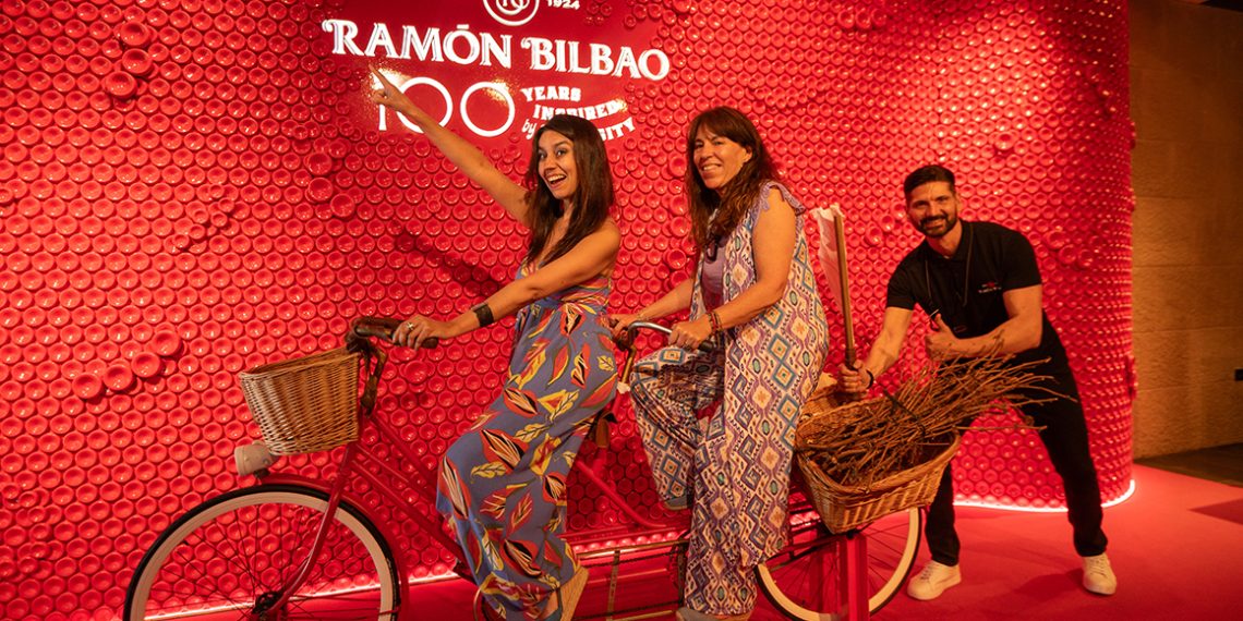 Ramón Bilbao en Haro La Rioja ofrece una propuesta que integra arte tecnología y narrativas sensoriales más allá de la cata tradicional. Foto: Nick Charlesworth.