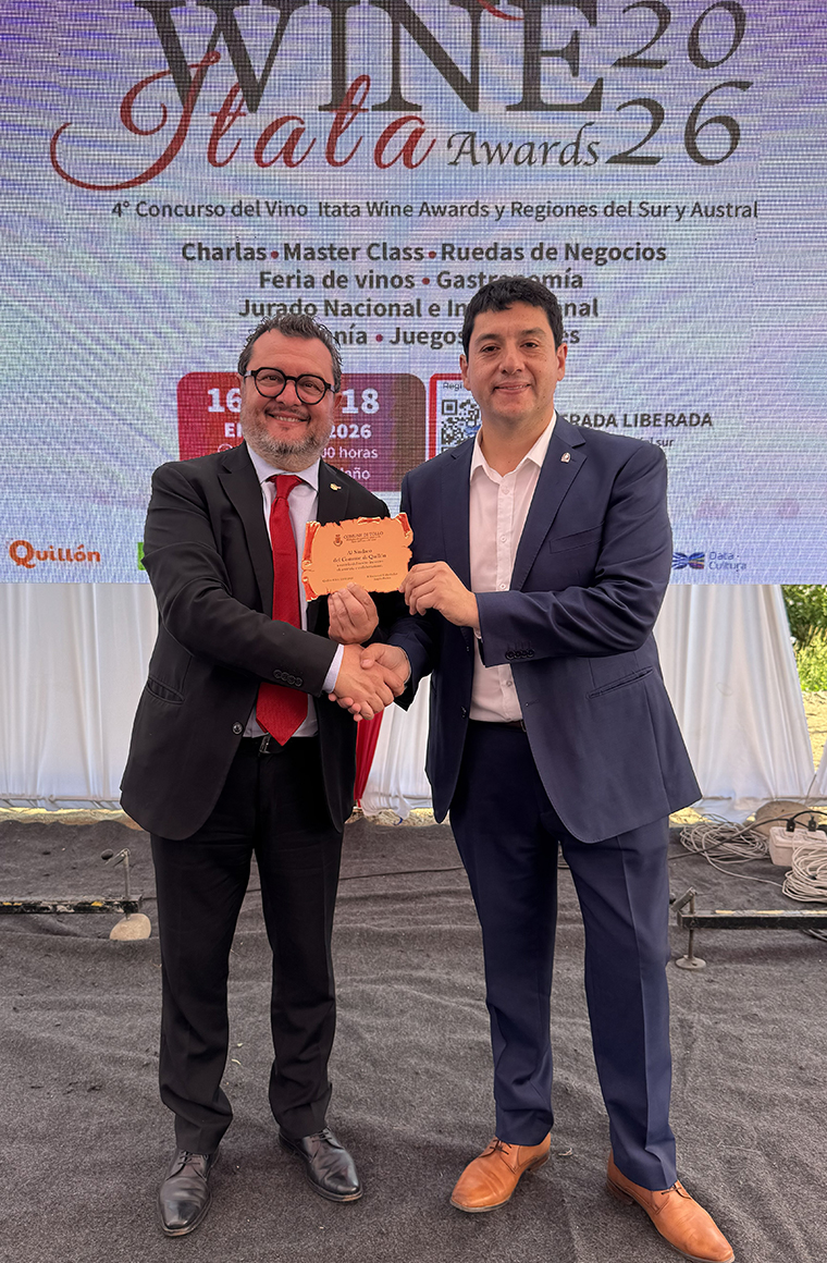 Angelo Rádica, presidente Associazione Nazionale Città del Vino, Italia, y Felipe Catalán, Alcalde de Quillón, Chile. Foto De Chile al Paladar.