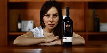 Cynthia Ortiz, enóloga de Viña La Rosa, reconocida en el Master Winemaker Top 100 de The Drinks Business