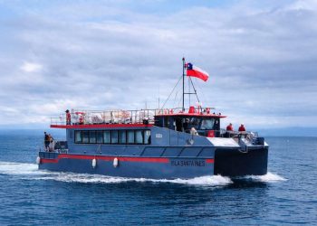 El catamarán Santa Inés una embarcación especialmente diseñada para navegar los canales australes.