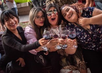 Este año las celebraciones comienzan los 13 14 y 15 de febrero en Palmilla y se extienden hasta el 29 de mayo con la Vendimia Universitaria de la Universidad de Talca. Foto Nick Charlesworth.