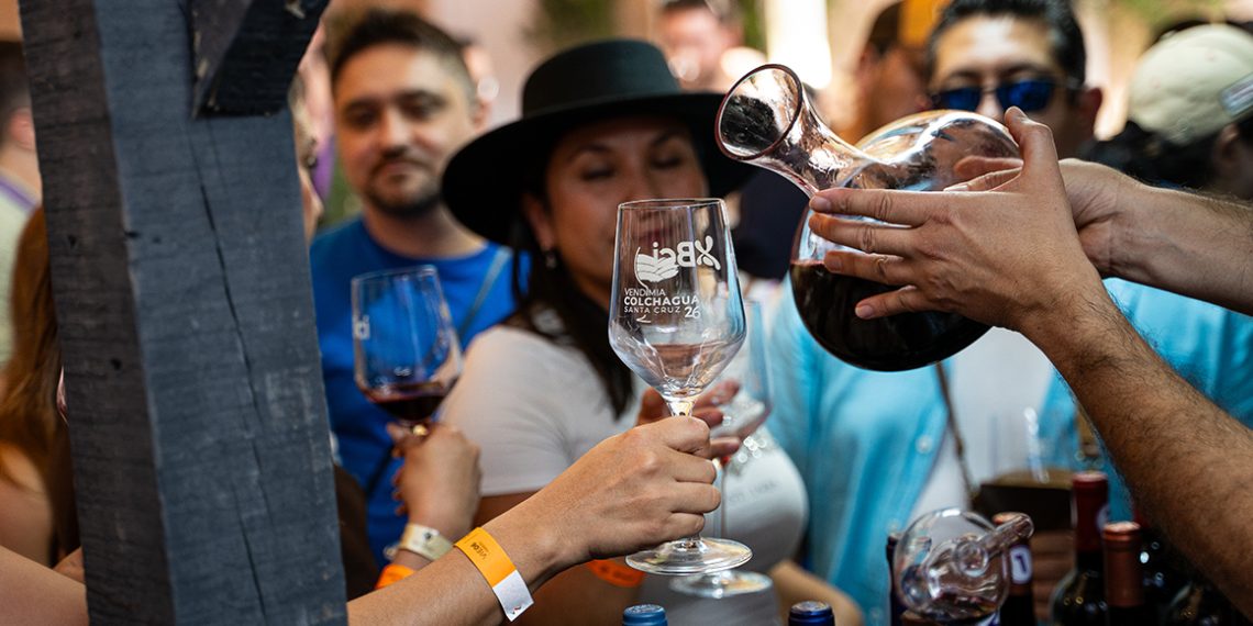 Miles de visitantes llegaron a la XXVI Fiesta de la Vendimia de Colchagua para disfrutar de vinos de alta gama gastronomía local y música en vivo. Foto: Viñas de Colchagua.