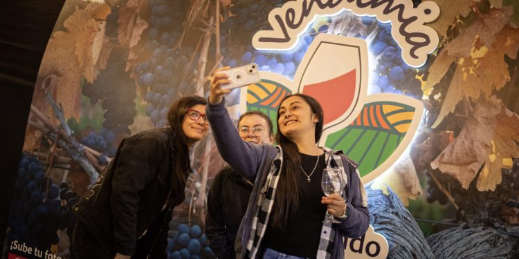 Vinos, gastronomía, música y espíritu colchagüino del 1 al 3 de mayo en Plaza de Armas de San Fernando. Foto: Cedida.