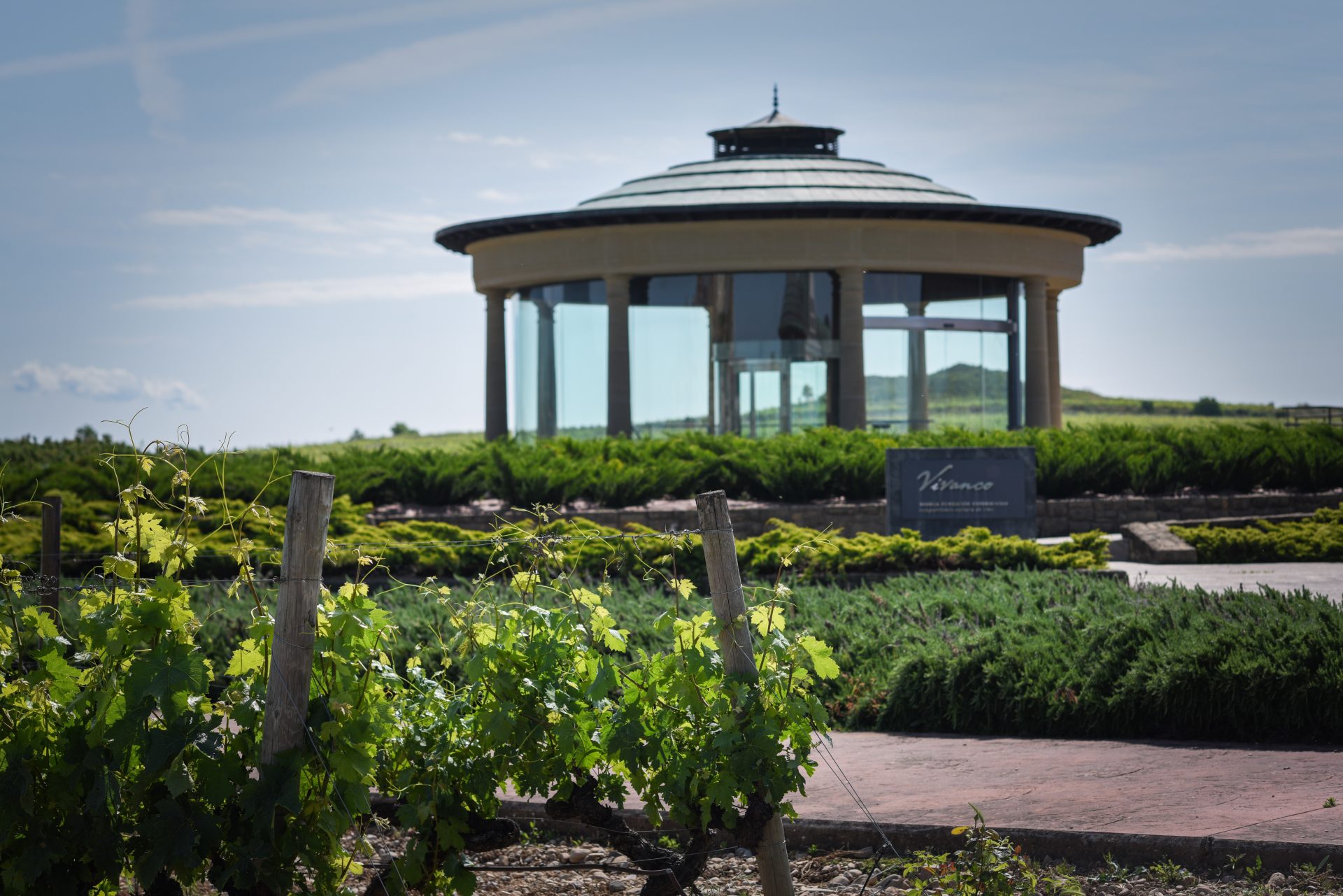 Vivanco fue una de las ocho bodegas españolas elegidas en The World’s 50 Best Vineyards 2025. Foto: Nick Charlesworth