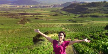 Cinco días, un territorio y una certeza: en La Rioja el vino no se visita, se comprende caminándolo. Texto: Cristina Álvarez. Fotos: Nick Charlesworth.