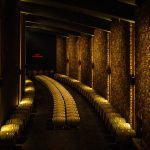Sala de Barricas Bodegas Ramón Bilbao en Haro, La Rioja. Foto Nick Charlesworth